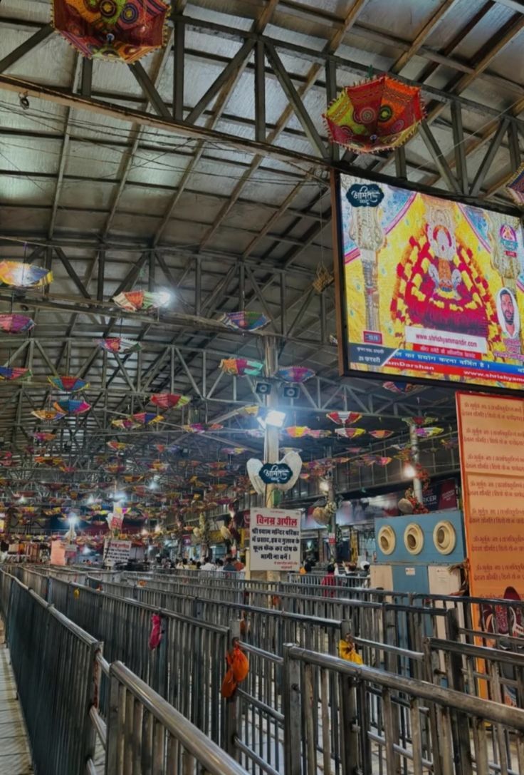मंदिर अंदर का दृश्य